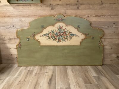 Letto a testata matrimoniale