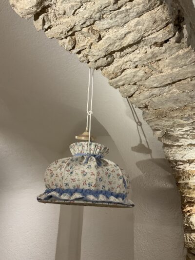 Lampadario pendente in cotone lavabile.